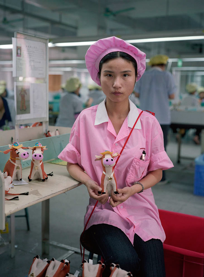 A pack of headless bodies? These images do a great job of stirring the ignorant souls 14095617284753 chinese factory workers toys 04 A pack of headless bodies? These images do a great job of stirring the ignorant souls