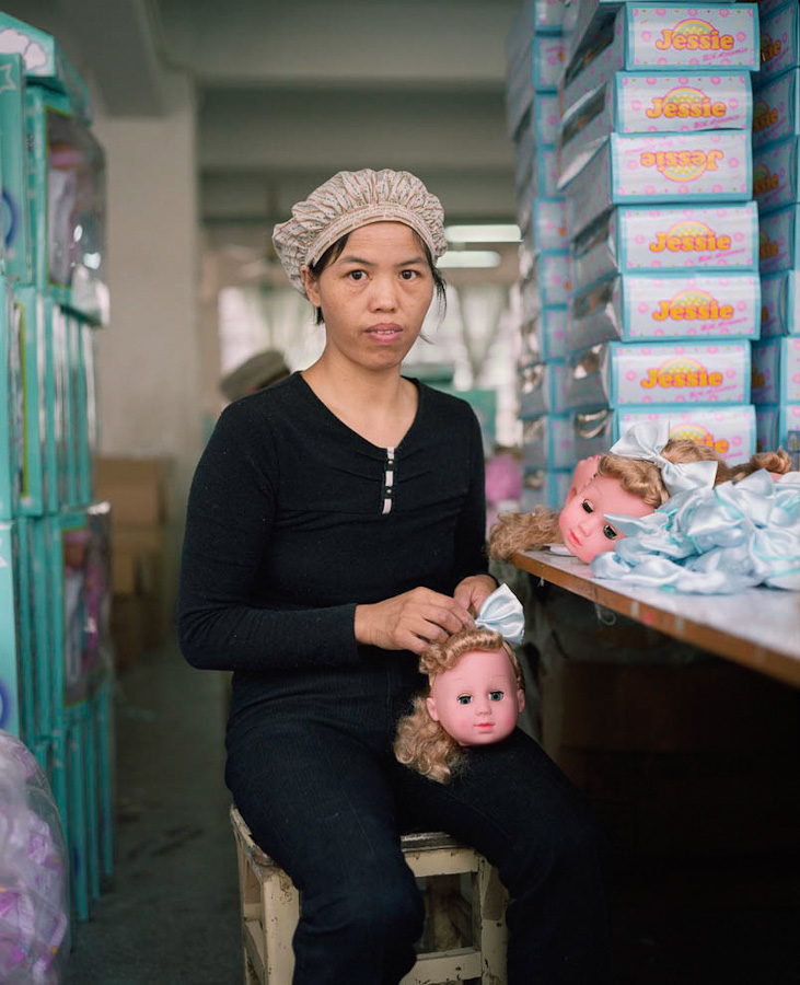 A pack of headless bodies? These images do a great job of stirring the ignorant souls 14095617298982 chinese factory workers toys 08 A pack of headless bodies? These images do a great job of stirring the ignorant souls