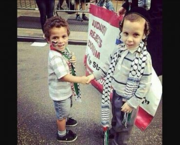 Thousands Rally Behind 'Jews and Arabs Refuse To Be Enemies' Campaign