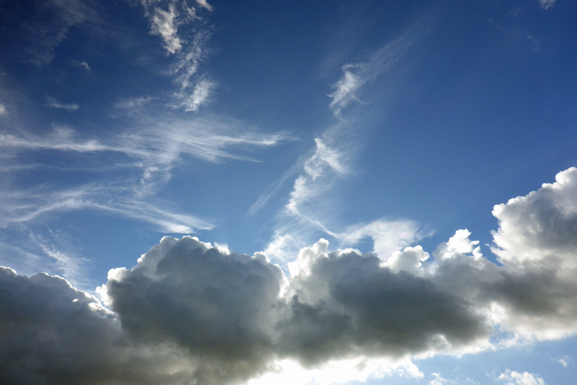 How much does a cloud weigh logicgoat